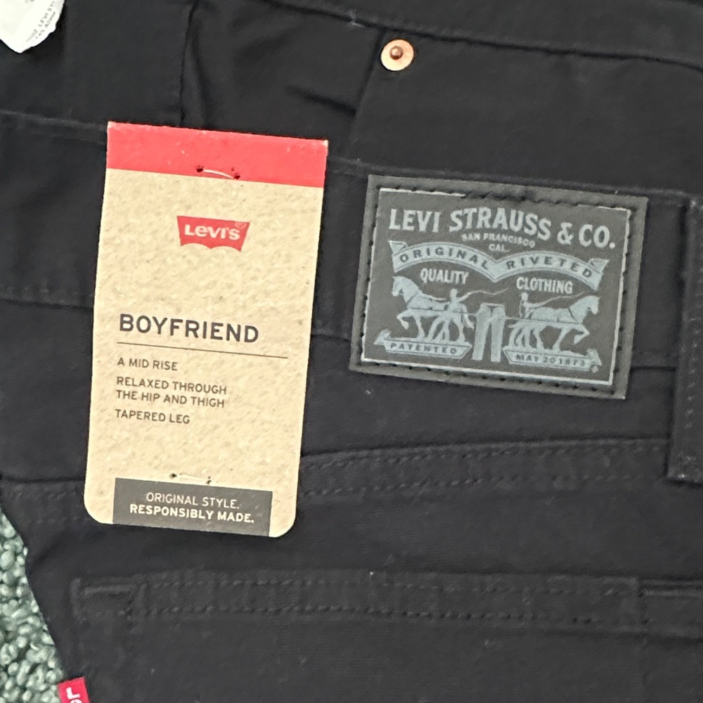 Levi's Women’s Mid Rise Boyfriend Black Jeans - Picture 6 of 6